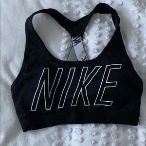black nike sports bra
